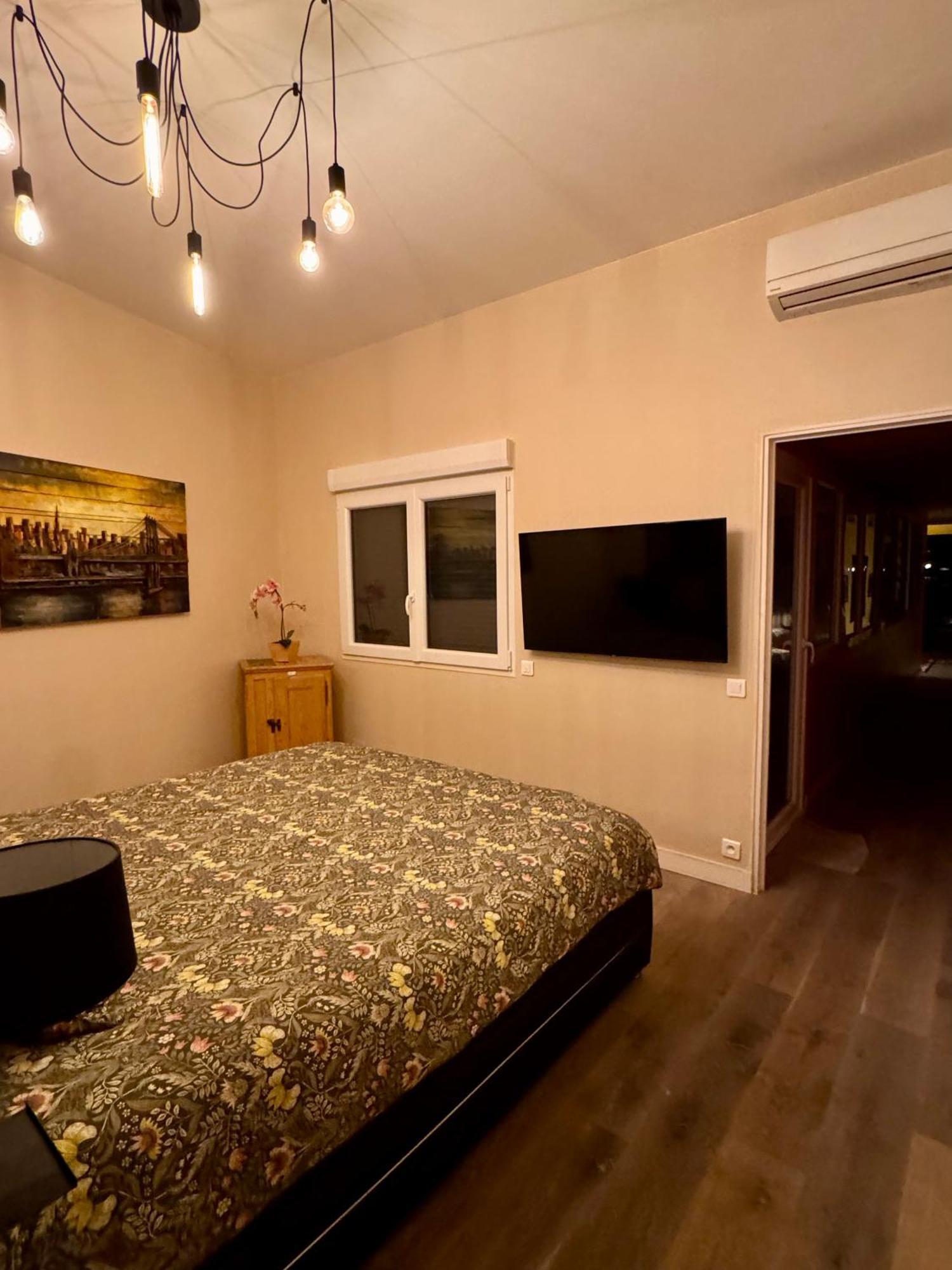 Loft Spa Reims-Fr 250M2 Privatifs, Piscine Interieure Chauffee, Spa Et Parking Dış mekan fotoğraf